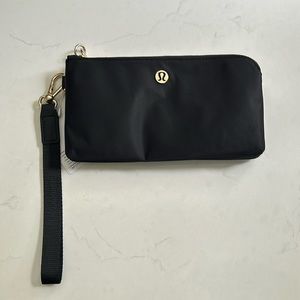 lululemon curved wristlet